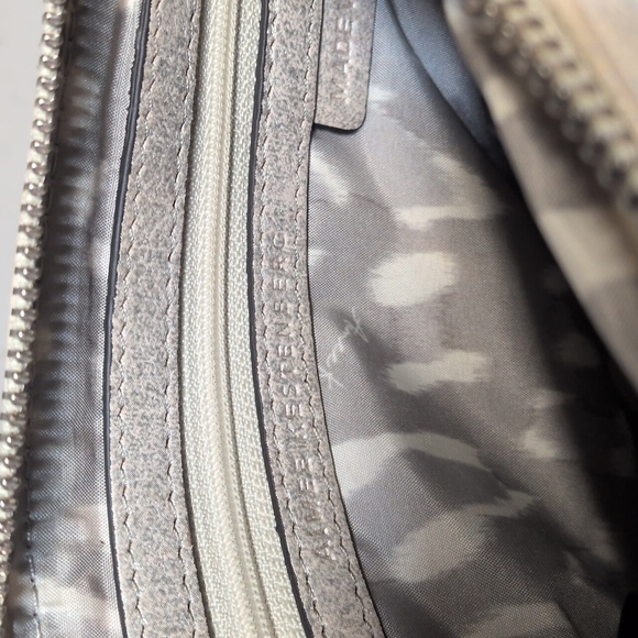 AIMEE KESTENBERG It's A Love Thing Zip Pouch In Stone Silver, NWOT - Picture 5 of 6